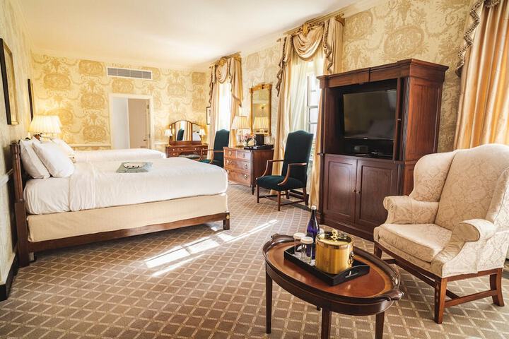 Williamsburg Inn an official Colonial Williamsburg Hotel