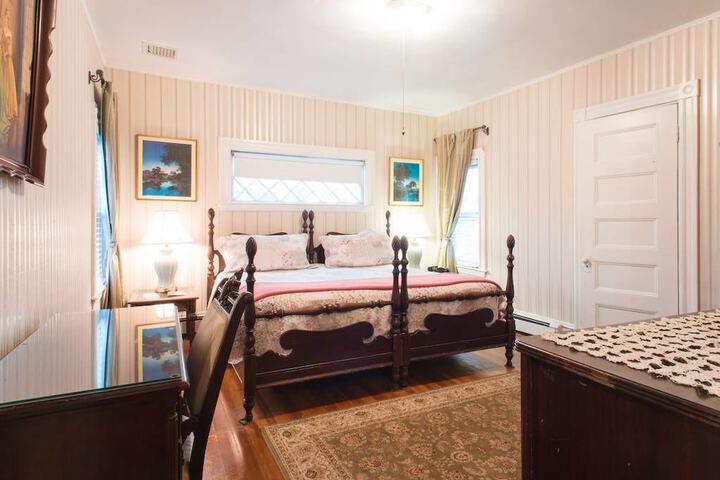 Room 32 of 48