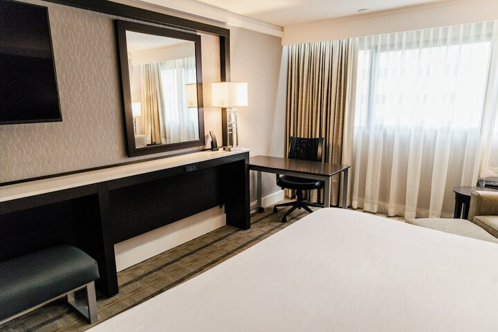Crowne Plaza Knoxville Downtown University by IHG