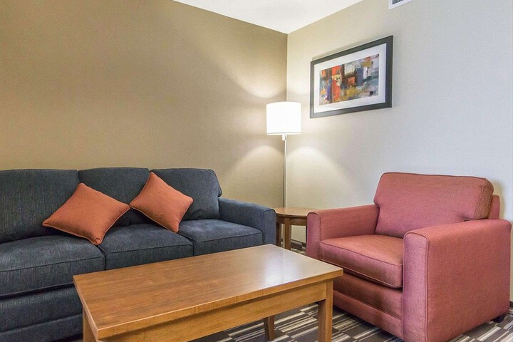 Comfort Inn & Suites Edmonton International Airport