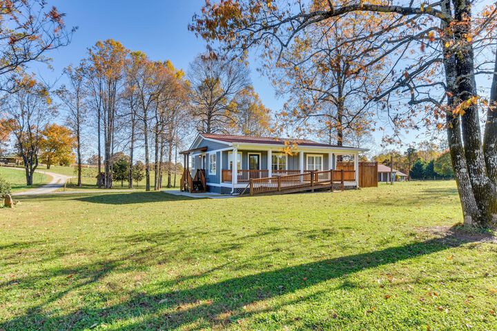 Modern Clarkesville Cottage w / Decks & Patio!