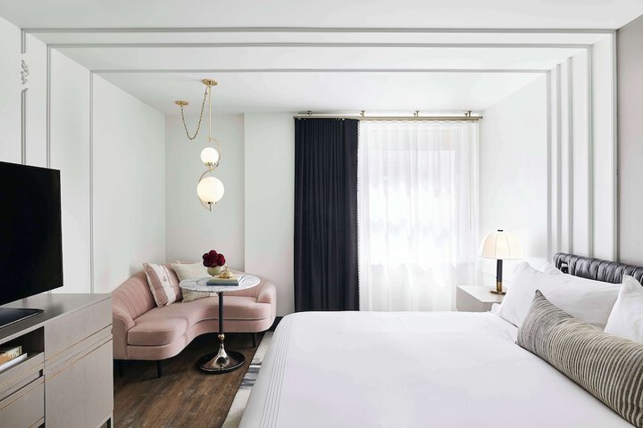 Room 33 of 65