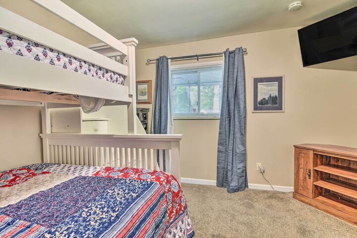 Pet-friendly Taylor Home w / Backyard Oasis!