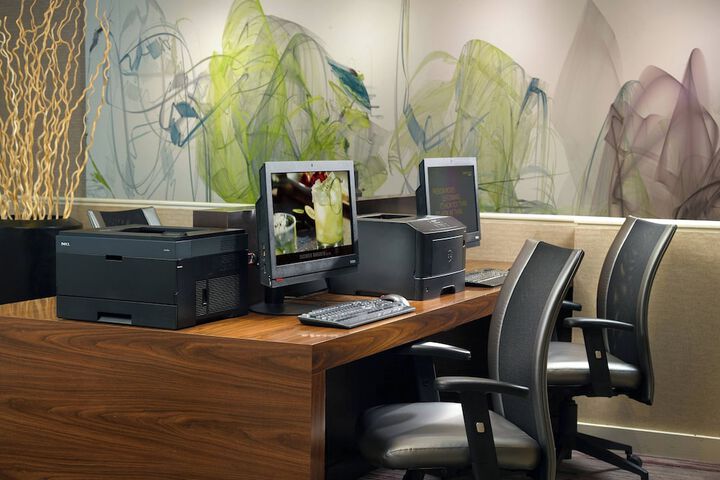 Courtyard by Marriott Raleigh / Cary