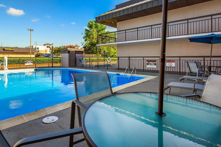 Pool 4 of 21