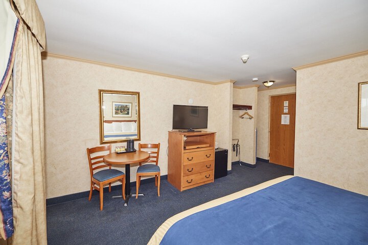 Room 16 of 37