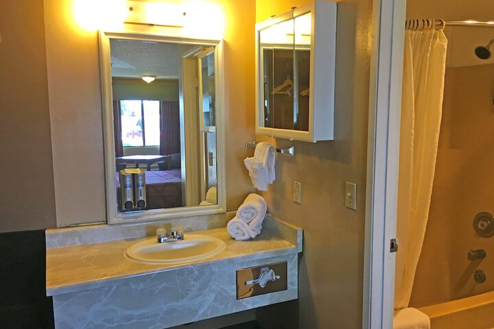 Room 16 of 29