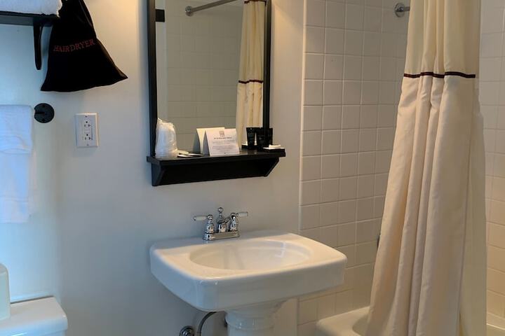 Room 42 of 72