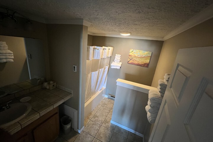 Room 10 of 26