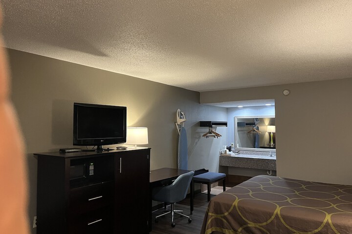 Room 27 of 31