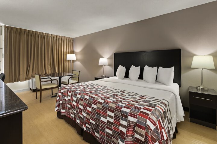 Room 8 of 27