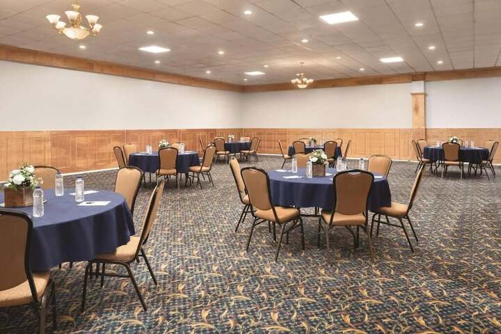 Wyndham Garden Conference Center Champaign / Urbana