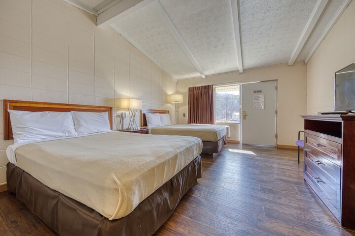 Room 14 of 15