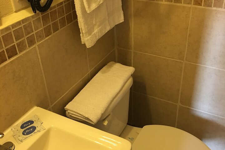 Room 15 of 37