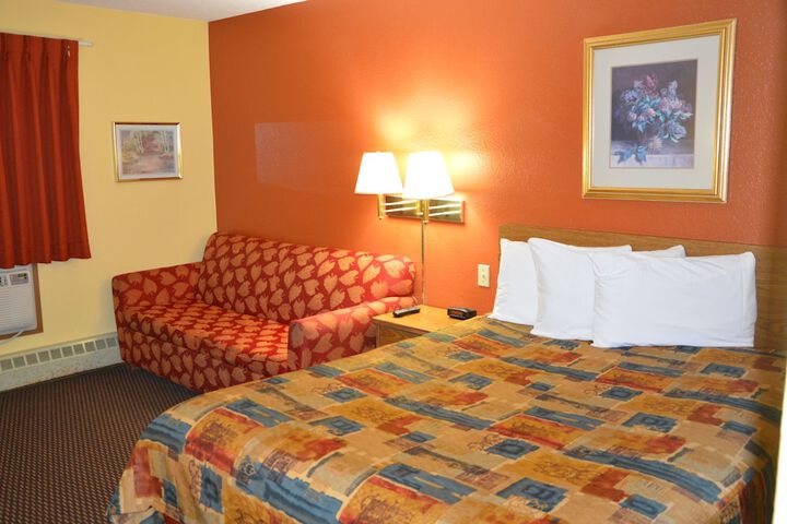 Burnsville Inn & Suites
