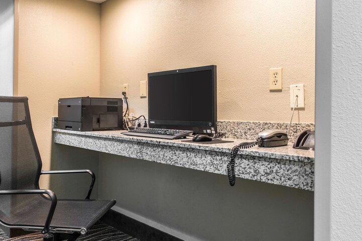 Business Center 26 of 29