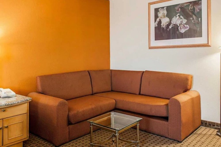 Room 18 of 28