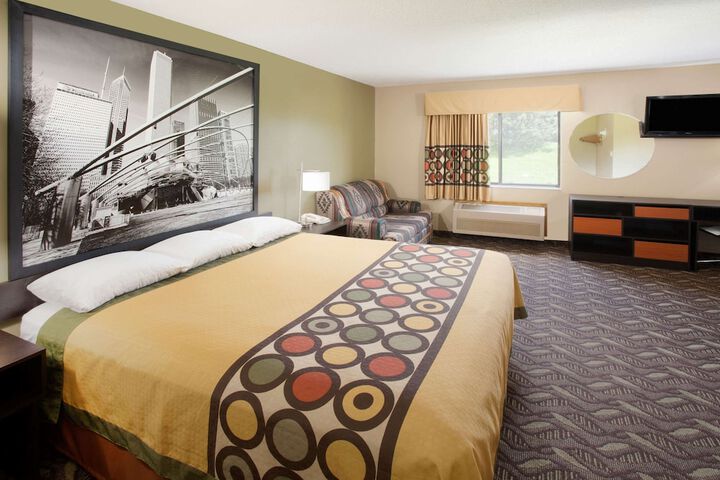 Room 6 of 14
