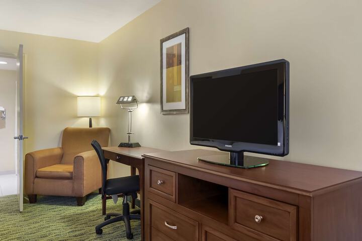 Room 12 of 28