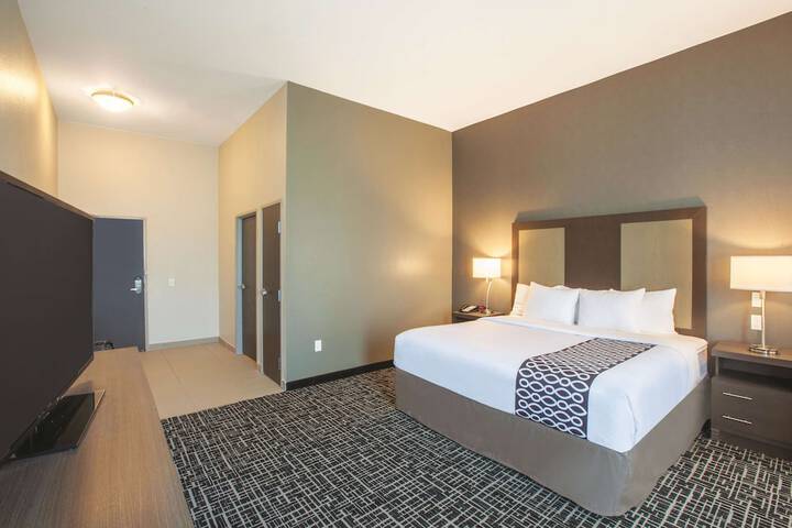 Room 11 of 32