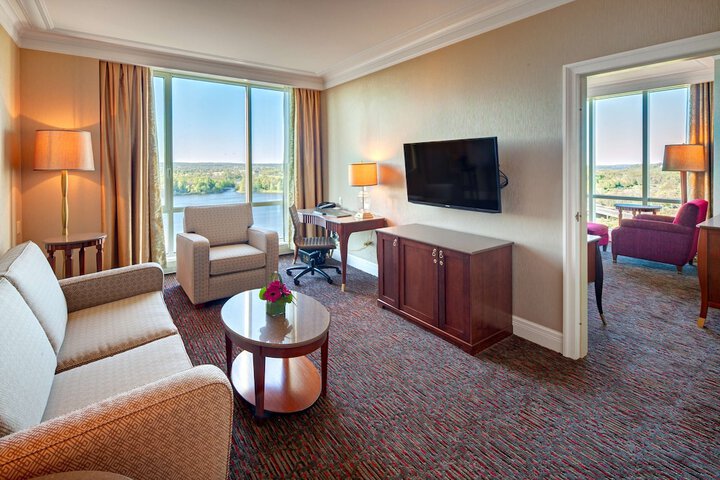 Room 40 of 165
