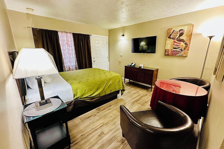 Room 34 of 40