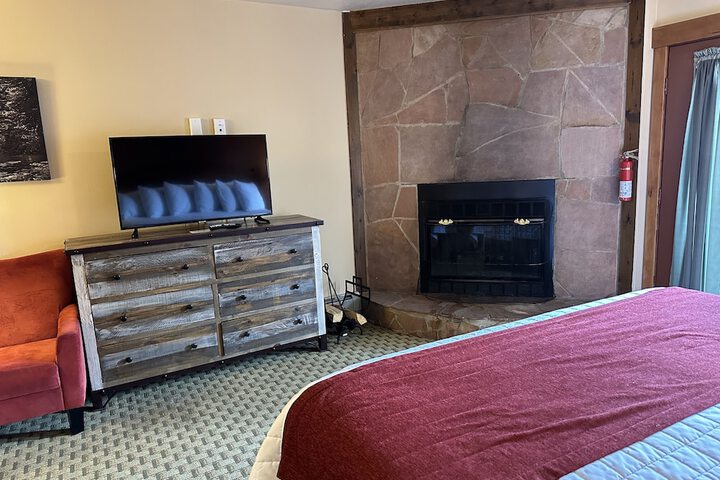Room 83 of 191