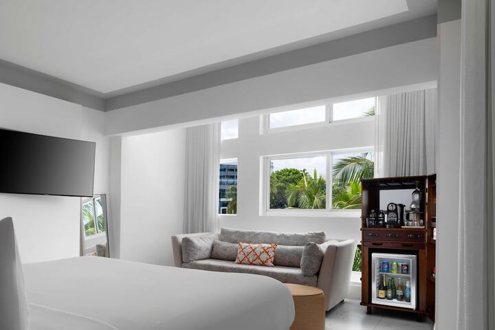 Nautilus Sonesta Miami Beach