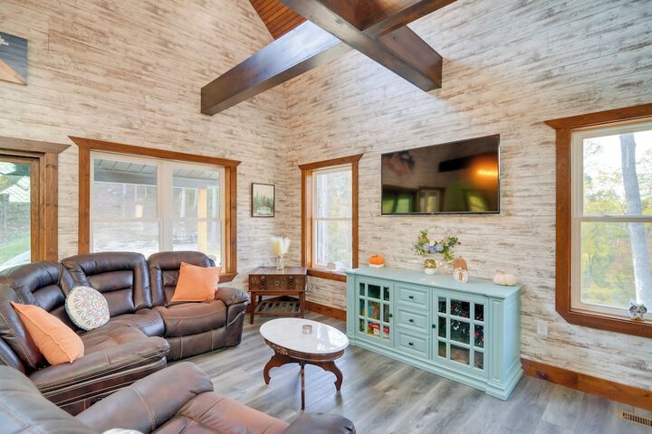 Hike & Climb: Pet-friendly Red River Gorge Cabin!