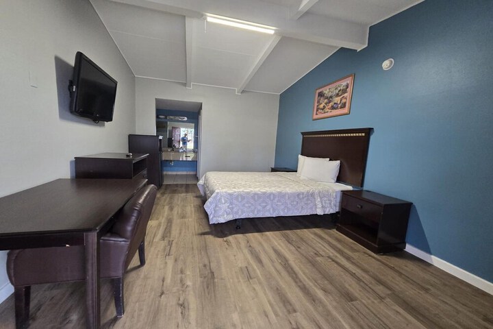 Luxury Inn & Suites and RV Park