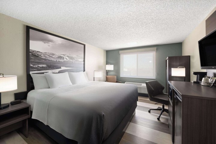 Room 25 of 28
