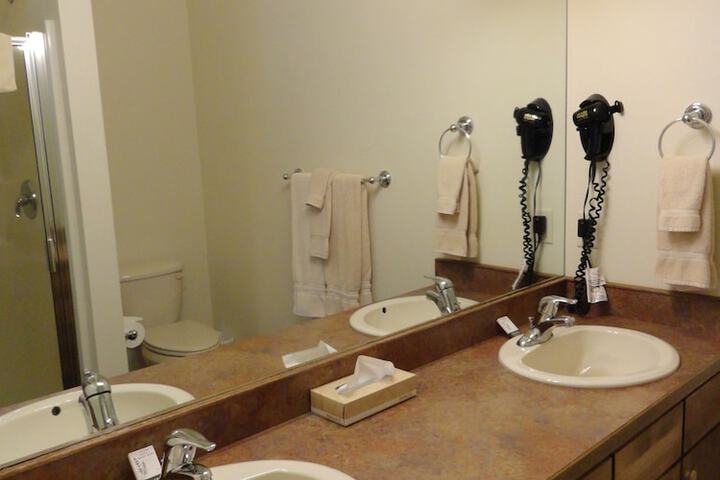 Room 52 of 184