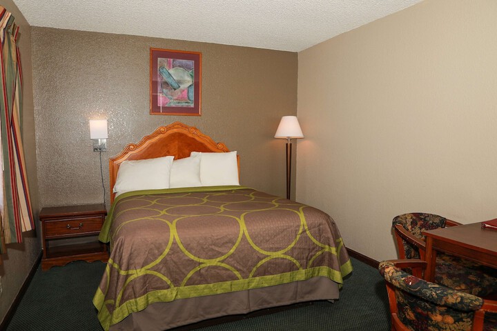 Room 17 of 27