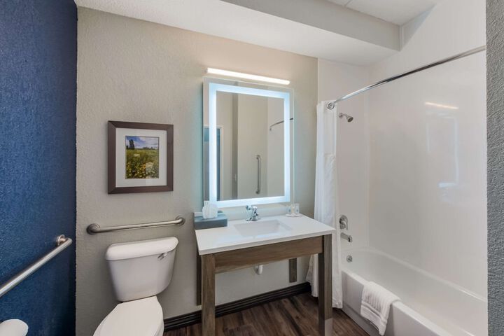 Comfort Inn & Suites Tipp City Dayton North I-75