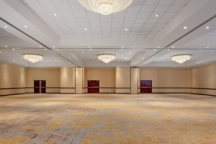 Hotel Zessa Orange County Airport a DoubleTree by Hilton