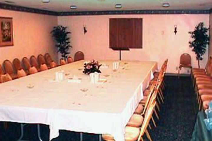 Rodeway Inn & Suites
