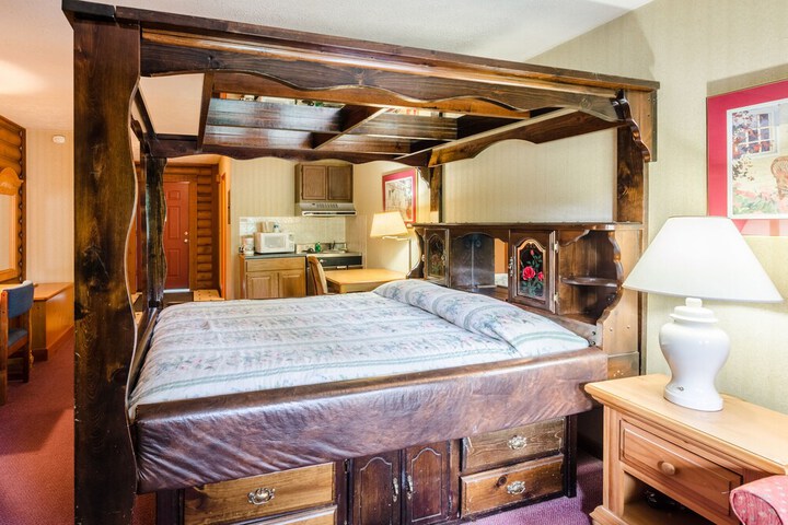 Highland Hills Motel and Cabins – a Master Hosts Resort