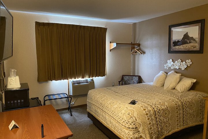 Room 9 of 16