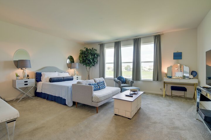 Spacious Waterfront Yorkville Getaway w / Yard