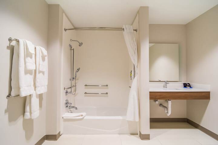 Holiday Inn Express and Suites Asheboro by IHG