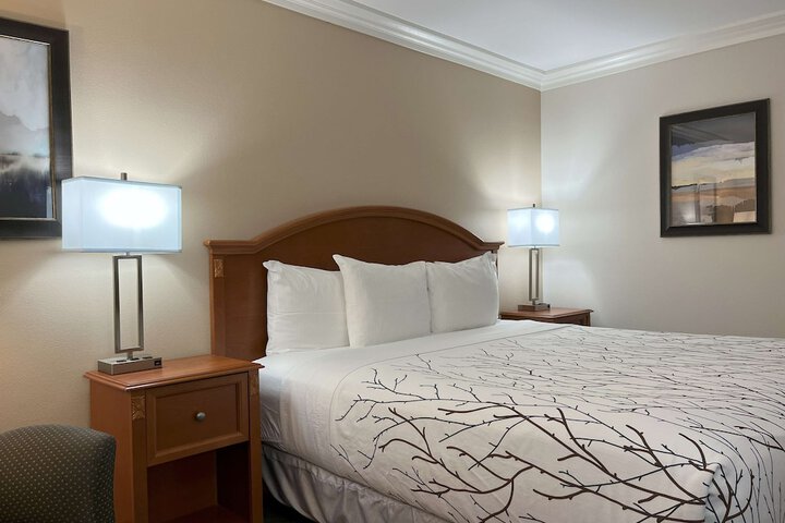 Room 32 of 62