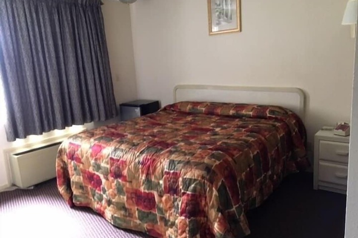 Room 4 of 10