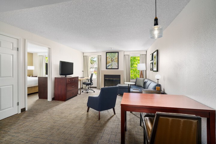 Room 21 of 35