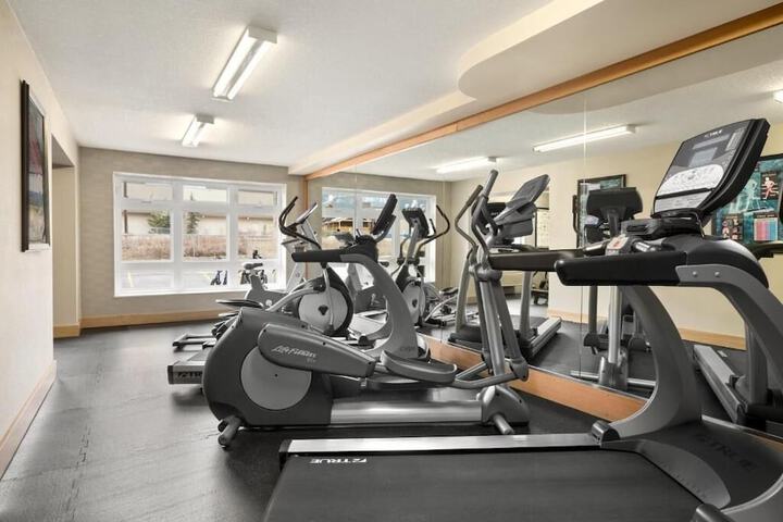Canmore Inn & Suites