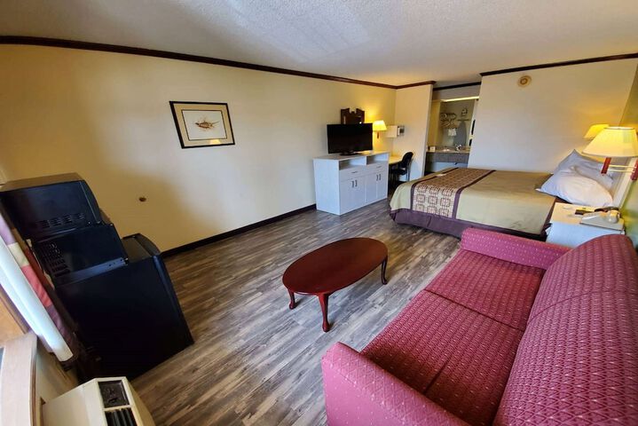 Room 12 of 16
