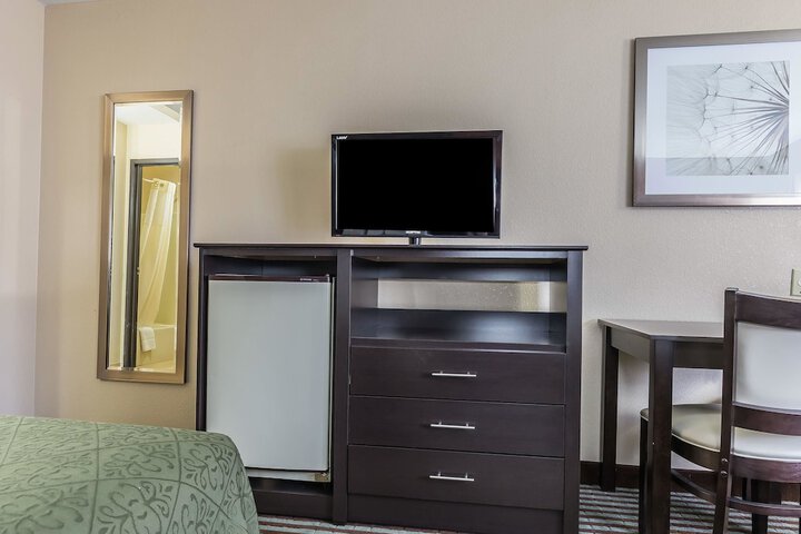 Room 8 of 28
