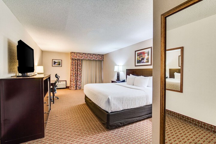 Clarion Hotel Convention Center
