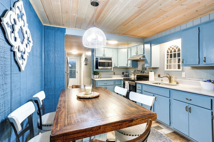 Kingston Cabin Rental: Walk to Lake Texoma Beaches