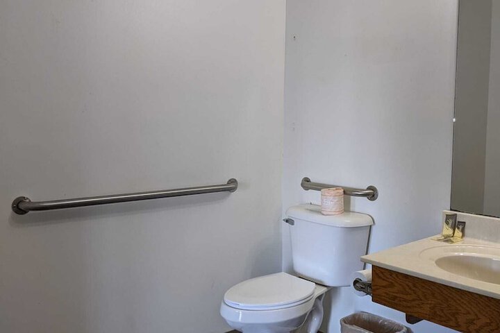 Room 10 of 17