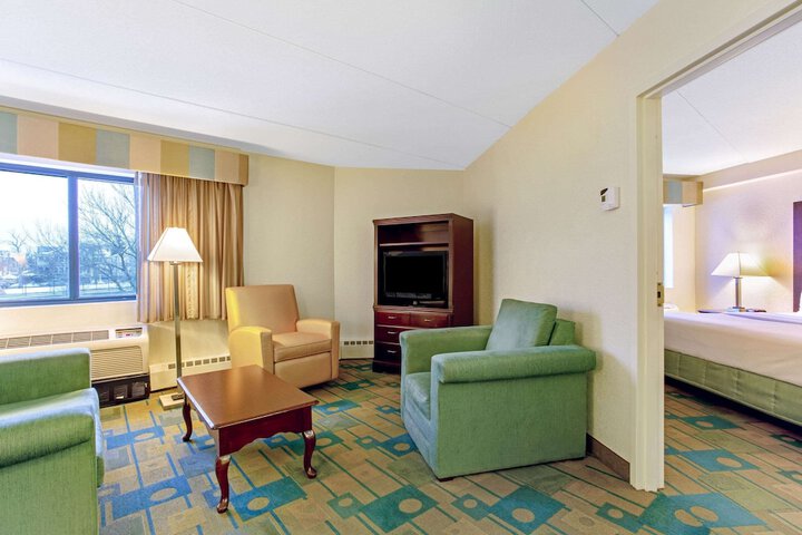 Room 33 of 54